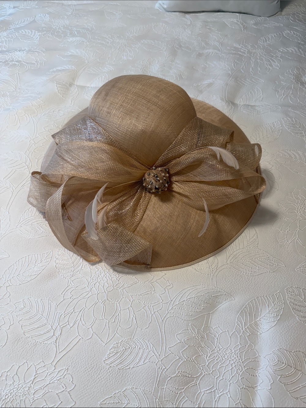 Elegant Women's Gold Fascinator Hat with Bow and Feather Detail